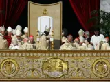 Los cardenales toman asiento para presenciar la misa de entronización del Papa número 265.