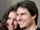 Tom Cruise y Katie Holmes, galardonados con el premio al objetivo más "coñazo" de la prensa.