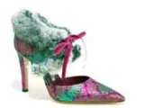970 euros. Modelo rosaurov, inspirado en la zarina Catalina de Rusia, como el resto de su última colección. El zapato está fabricado con piel de chinchilla y brocado de seda.