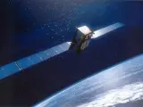 <strong>Galileo al espacio</strong>. Imagen simulada de un satélite del tipo Galileo en su órbita a través de la Tierra. El primer satélite <a href="http://www.20minutos.es/noticia/76865/0/giove/satelite/galileo/">  Giove-A </A> y el módulo propulsor ruso Fregat se separaron con éxito de la tercera etapa del cohete Soyuz y ambos vuelan de manera autónoma. El despliegue de sus paneles solares era la operación más delicada.