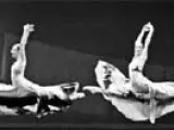 Dos bailarinas de la compañía de Víctor Ullate, en plena interpretación de El sur.