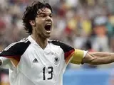 Ballack celebra un gol con Alemania