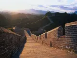 Gran Muralla China, en China. "Newsweek" señala que la erosión del terreno la está destruyendo, así como el "burdo" comercio del lugar.