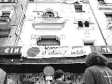 El Bogart, y el edificio de Atocha, durante las okupaciones(S. González).