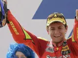Jorge Lorenzo celebra su triunfo en el podio (EFE).