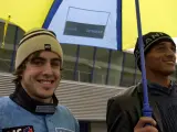Aficionado a la Fórmula 1. El delantero uruguayo Darío Silva posa con el piloto español Fernando Alonso en el circuito de Jerez de la Frontera.