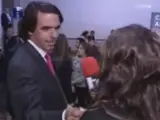 Aznar, con la mano en el escote de Nebot (Cuatro)