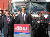 John Kerry, rival de Bush en las elecciones presidenciales de 2004, hace campaña por el candidato por Nueva Jersey Bob Menendez