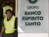 Imágenes del registro en el Banco Espirito Santo(Sergio Perez / Reuters)