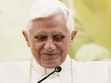 El papa Benedicto XVI durante el rezo de un Ángelus en Catelgandolfo (DANILO SCHIAVELLA / EFE)