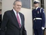 Rumsfeld sale del edificio del Pentágono, en una foto de archivo (Foto: Reuters)