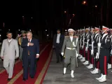 El presidente iraquí, Jalal Talabani (2º izq), y su homólogo iraní, Mahmud Ahmadineyad (izq), este martes, en Teherán. (EFE)