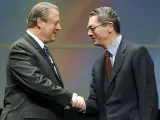 Gallardón ha aprovechado el paso de Al Gore por Madrid para aparecer en el acto del ex vicepresidente de Estados Unidos (EFE/JUAN M.ESPINOSA)