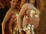 Shakira volvió a hacer gala de su sensualidad al interpretar en directo Hips Don't Lie.