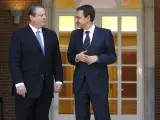 Rodríguez Zapatero (dcha), y el ex vicepresidente de Estados Unidos Al Gore. (Emilio Naranjo / Efe)