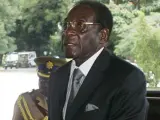 El presidente de Zimbabue a la salida de la reunión con su homólogo tanzano (EFE)
