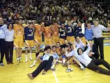 El CAI Zaragoza de Balonmano celebra su victoria sobre el equipo danés Skjern Handball en el encuentro de vuelta de las semifinales de la Copa EHF (Efe).