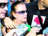 Marisol Yagüe (izda.) y García Marcos, a la salida de la cárcel(EFE).