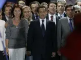 Fillon, a la izquierda de Sarkozy y con corbata azul, en un mitin de la campaña por el Elíseo.