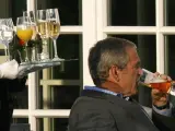 George Bush en una reunión informal del G8.(RTRPIX/PHILIPPE WOJAZER)
