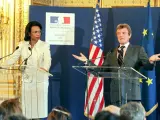 La secretaria de Estado de los EE.UU. Condolezza Rice, durante una rueda de prensa conjunta con el ministro francés de Exteriores, Bernard Kouchner, en París. (EFE)