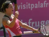 La tenista española Lourdes Domínguez celebra su victoria en el partido de individuales para la permanencia en el Grupo Mundial de la Copa Federación. (Robin Townsend/ EFE)