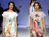 Vestidos sueltos en seda con motivos de estampas chinas, diseño de la colección Primavera-Verano 2008. Especial Pasarela Cibeles Primavera - Verano 2008