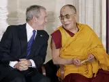 George Bush y el Dalai Lama durante la entrevista previa a la entrega de la Medalla de Oro del Congreso.