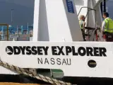 La Guardia Civil, en la cubierta del Odyssey Explorer (EFE).