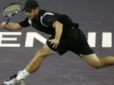 El estadounidense Andy Roddick, en acción contra Nikolay Davydenko en la Copa Másters de Shanghai (NIR ELIAS / REUTERS).