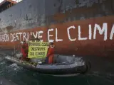 La pintada en el casco del buque (EFE).