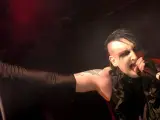 Marilyn Manson en una actuación de su gira de 2005.