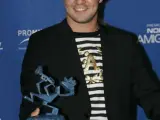 David Bisbal posa con su premio en la reciente gala de los Premios Amigo. (Jorge París)