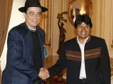El actor Benicio del Toro y el presidente de Bolivia Evo Morales.