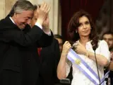Néstor Kirchner aplaude a su esposa (REUTERS)