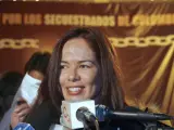 María Fernanda Perdomo, hija de la ex congresista colombiana Consuelo González de Perdomo, secuestrada por las FARC, en un momento de la vigilia. (EFE)