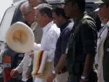 Álvaro Uribe, junto al ex presidente Kirchner, a su llegada a Villavicencio (AGENCIAS).