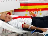 José Maria del Nido, donando sangre. (EFE)