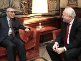El embajador de Marruecos, hoy con el ministro Moratinos (EFE).