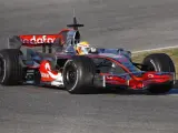 Lewis Hamilton rueda sobre el circuito de Jerez. (EFE)