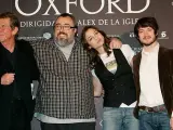 El director de 'Los crímenes de Oxford', Alex de la Iglesia (2i) junto a John Hurt (1i), Leonor Wattling (2d) y Elijah Wood (1d).