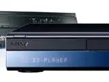 Un reproductor HD-DVD de Toshiba (izquierda) y un reproductor Blu-ray de Sony (derecha).