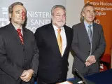 Erwin Wagner (d), acompañado del ministro de Sanidad, Bernat Soria (i) y el director del CNIO, Mariano Barbacid (EFE/Kote Rodrigo)