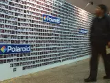 En diciembre de 2003, Polaroid realizó una exposición con cientos de sus instantáneas en la Estación de Atocha-Renfe en Madrid, que con el lema, "Regálame una sonrisa".