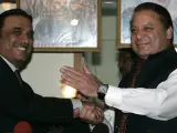 Asif Alí Zardari y Nawaz Sharif. (Faisal Mahmood/REUTERS)