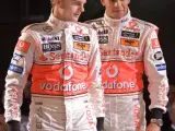 Heikki Kovalainen y Lewis Hamilton en la presentación del equipo McLaren.