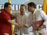 Álvaro Uribe Vélez, Hugo Chávez Y Rafael Corre en una imagen de archivo. (EFE)