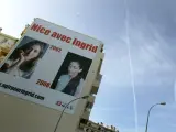 Un poster gigante de Betancourt pide su liberación en Niza.