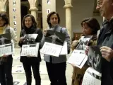 Los funcionarios de Justicia de Soria presentan un calendario posando semidesnudos en apoyo las familias afectadas por la huelga. (ICAL)