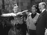 Charlton Heston, junto al naturalista Félix Rodríguez de la Fuente y el filólogo Ramón Menéndez Pidal, durante el rodaje de El Cid en Peñíscola (Castellón).